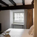 3 Bedrooms Old Town Secret Gem With Private Garden Дом отдыха Салуццо