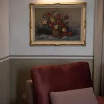 Дом отдыха 3 Bedrooms Old Town Secret Gem With Private Garden *