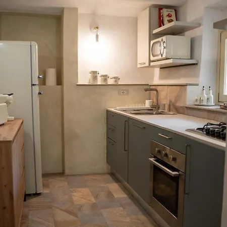 別荘 3 Bedrooms Old Town Secret Gem With Private Garden サルッツォ