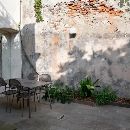 別荘 3 Bedrooms Old Town Secret Gem With Private Garden サルッツォ
