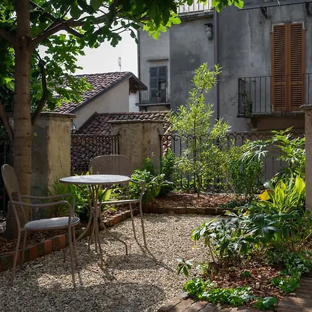Nyaraló 3 Bedrooms Old Town Secret Gem With Private Garden Saluzzo