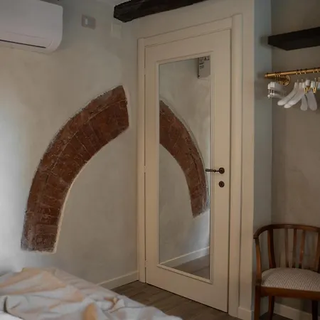 3 Bedrooms Old Town Secret Gem With Private Garden * サルッツォ