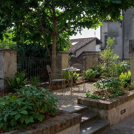 Nyaraló 3 Bedrooms Old Town Secret Gem With Private Garden *