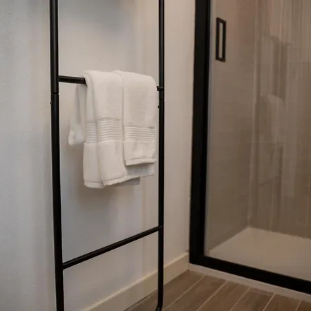 3 Bedrooms Old Town Secret Gem With Private Garden 別荘 サルッツォ