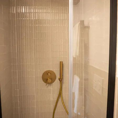 3 Bedrooms Old Town Secret Gem With Private Garden サルッツォ