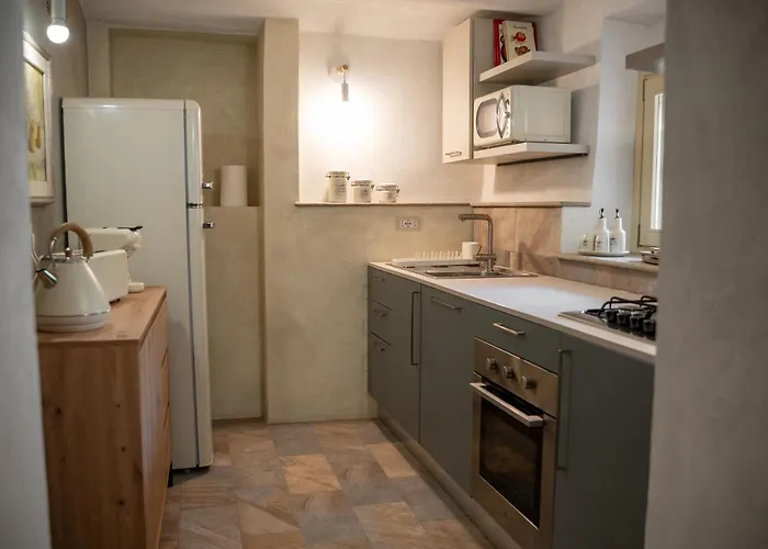 Сasa de vacaciones 3 Bedrooms Old Town Secret Gem With Private Garden Saluzzo